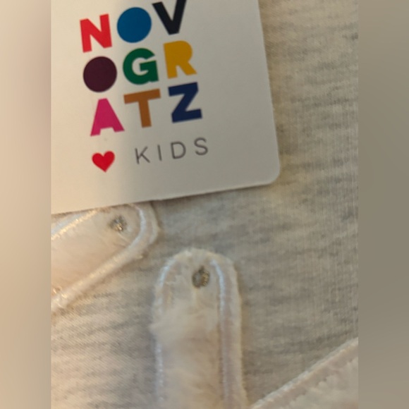 Novogratz long sleeved light gray snowflake top size 6x NWT - Picture 3 of 9